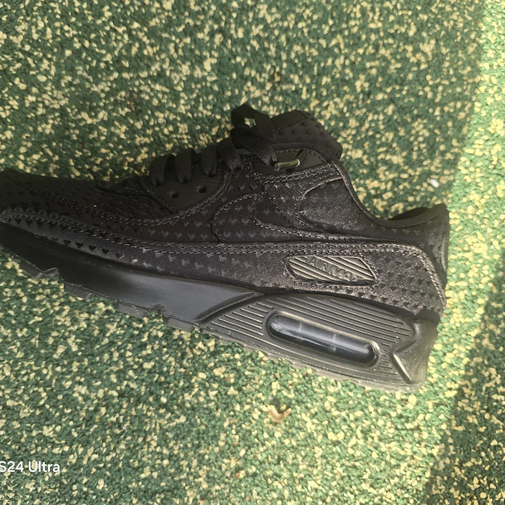 Nike Airmax 90 Black Valentine's Day Edition - Picture 2 of 7